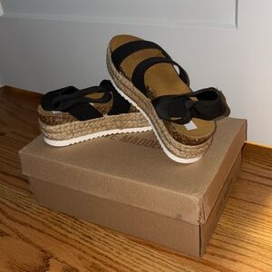 Steve Madden KIMMIE Black Sandals. Size 7.